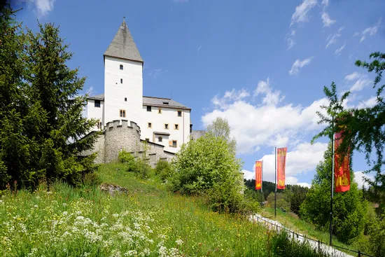 burg-mauterndorf-eingang.jpg